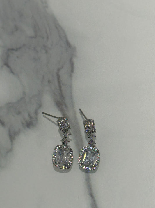 Silver Crystal Drop& Dangle Earrings🤍